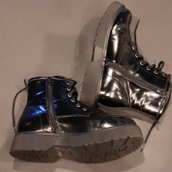 ILIA Black Combat Boots with Ankle Height and Sturdy Sole - Picture 5 of 8